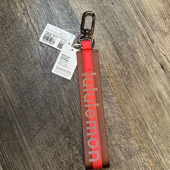 COPY - Never lost keychain lululemon - Picture 2 of 2